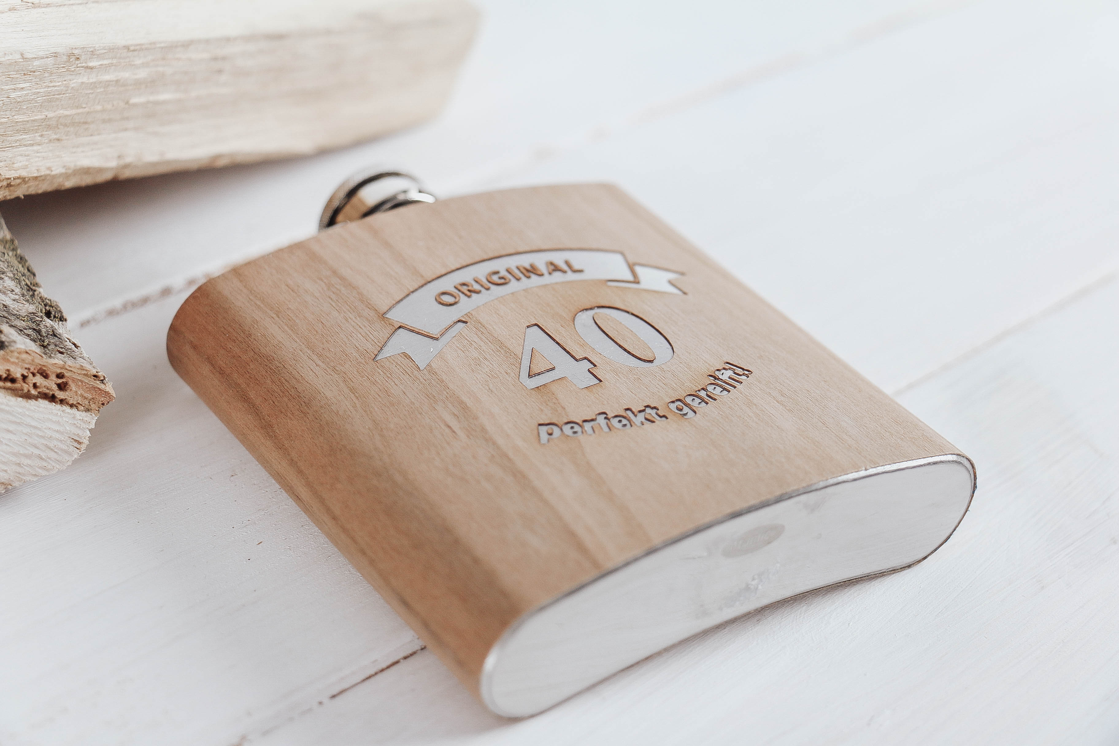 der-nischenladen-55 Flachmann mit Holzmanschette "Orginal 40 - perfekt gereift"