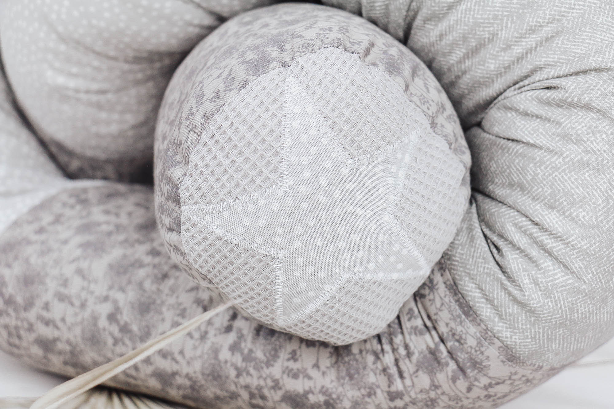 20220616-IMG_0701 Bettschlange *Wiesenblumen*grau