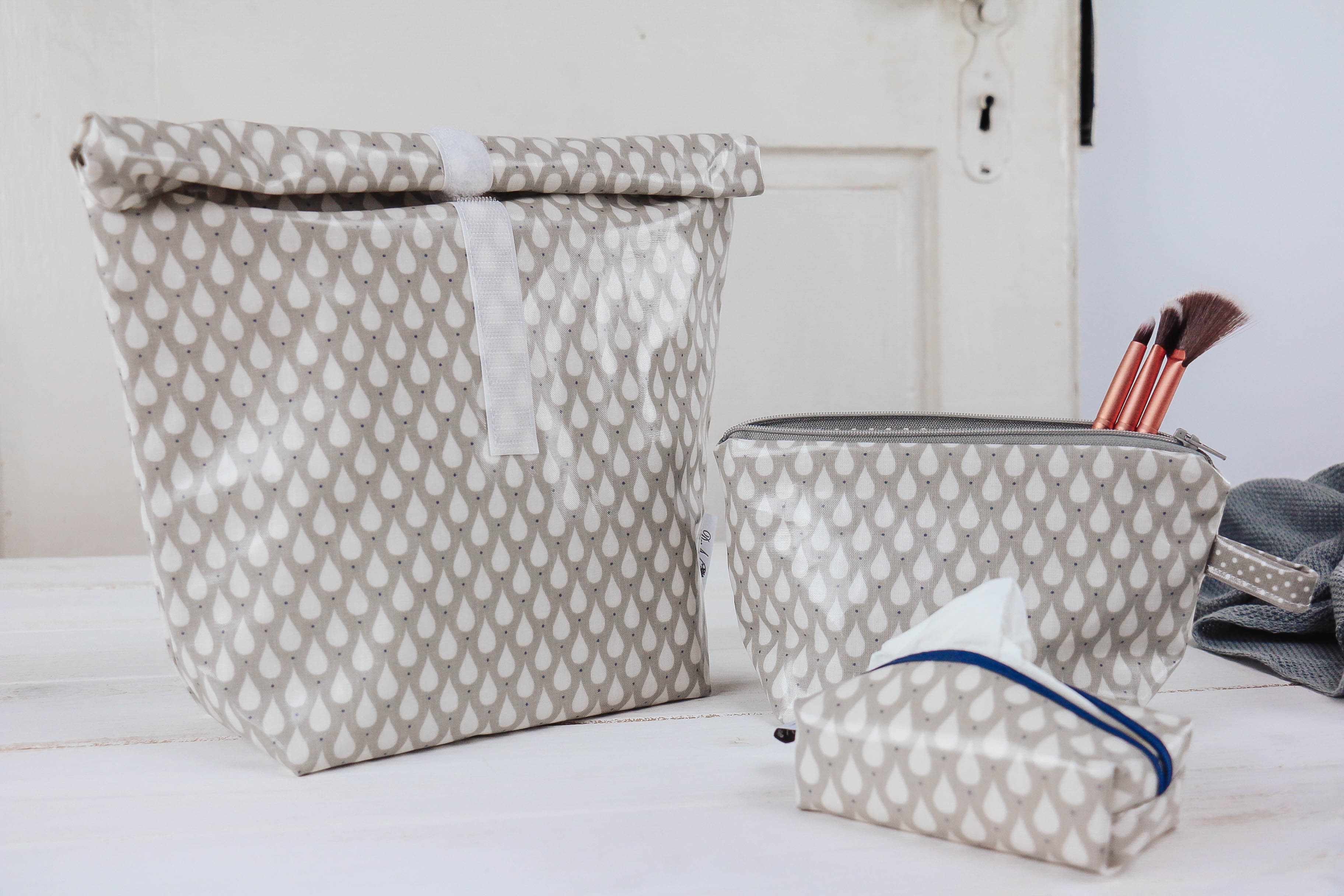 nischenladen-50k4chEIqwoPPxh Wachstuchtäschchen Tropfen grau