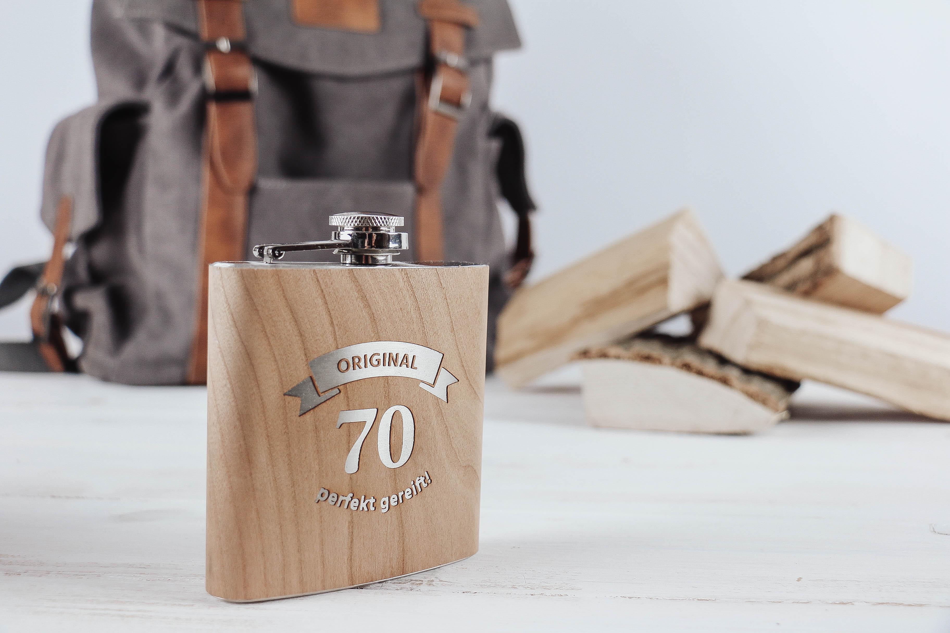 der-nischenladen-63 Flachmann mit Holzmanschette "Orginal 70 - perfekt gereift"