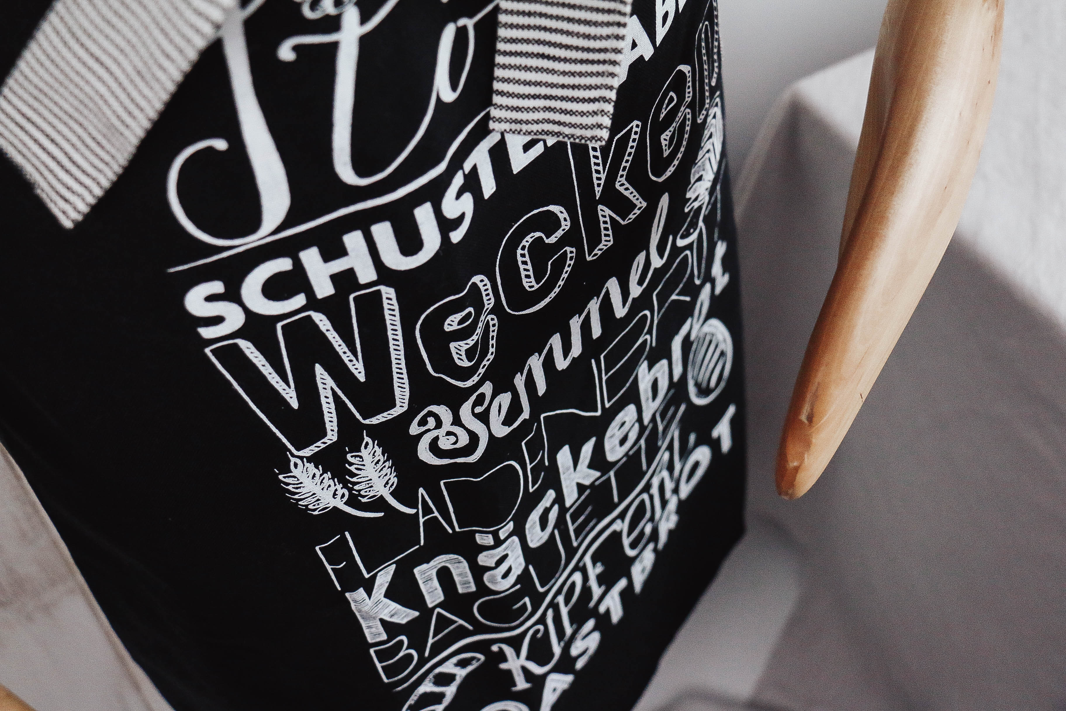 Schürze Brot schwarz-weiß Schürze Brot schwarz-weiß