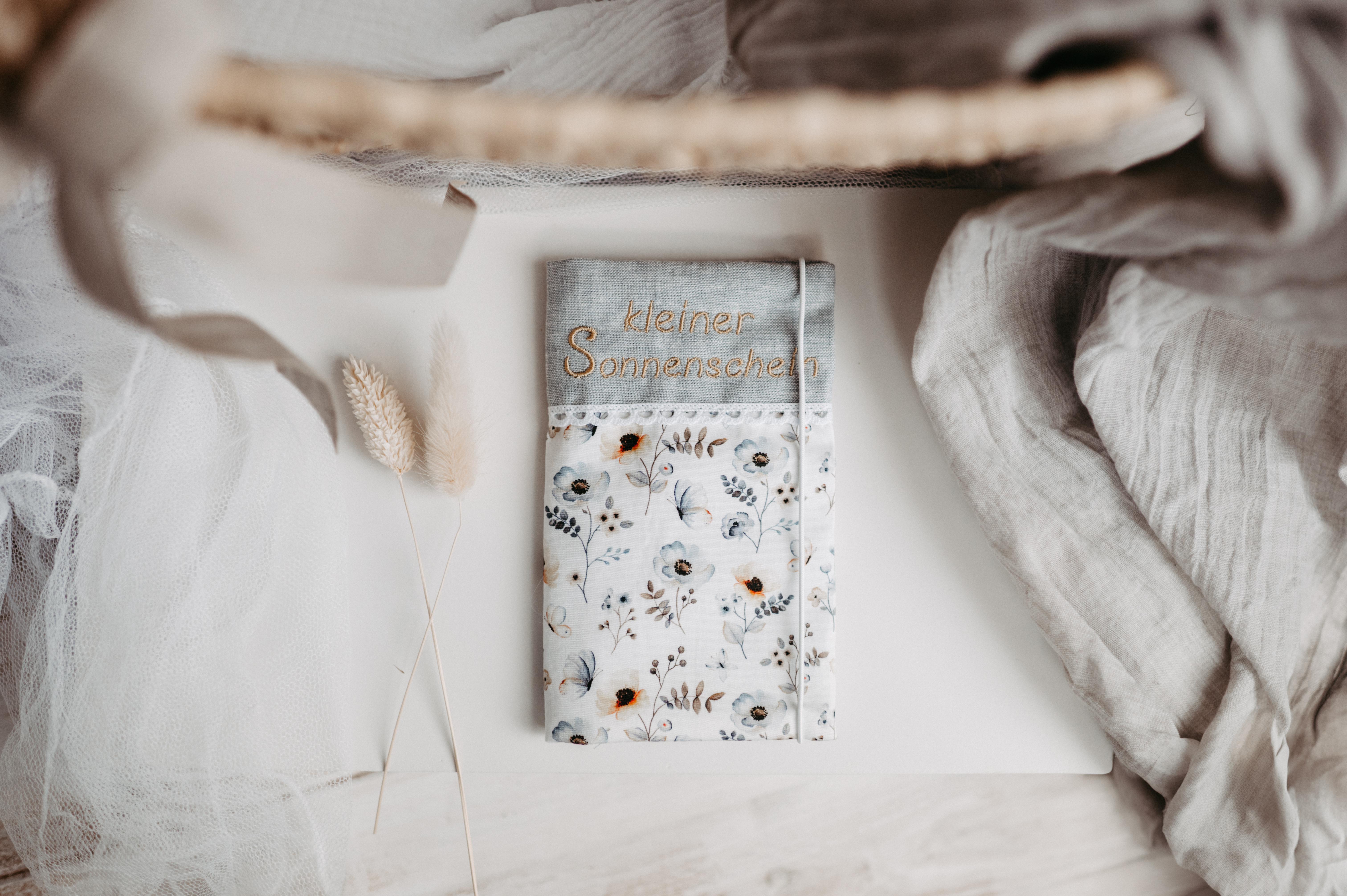 Mutter-Kind-Passhülle Blümchen eisblau/gelb