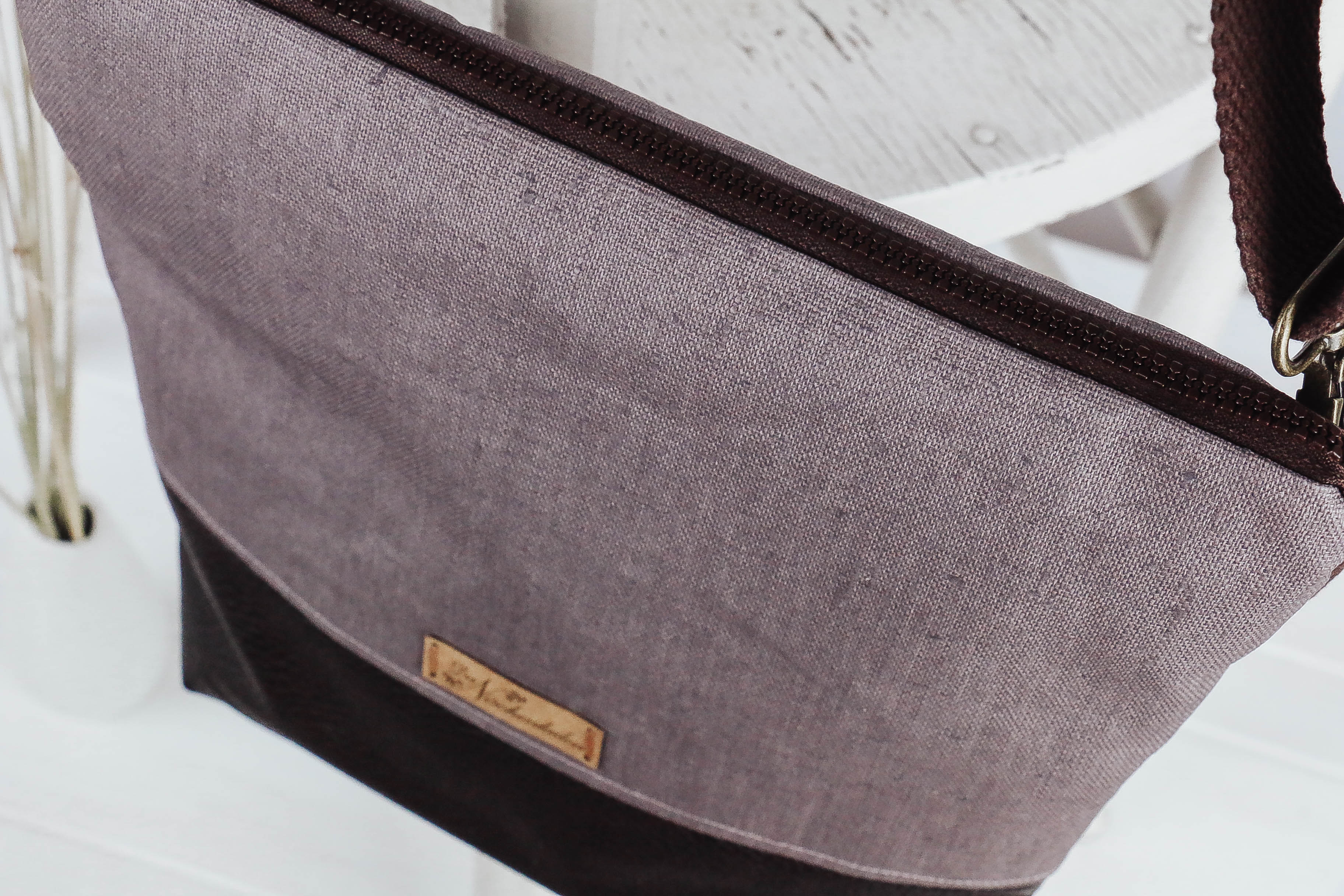 IMG_8834 Umhängetasche Coated Linen Berry