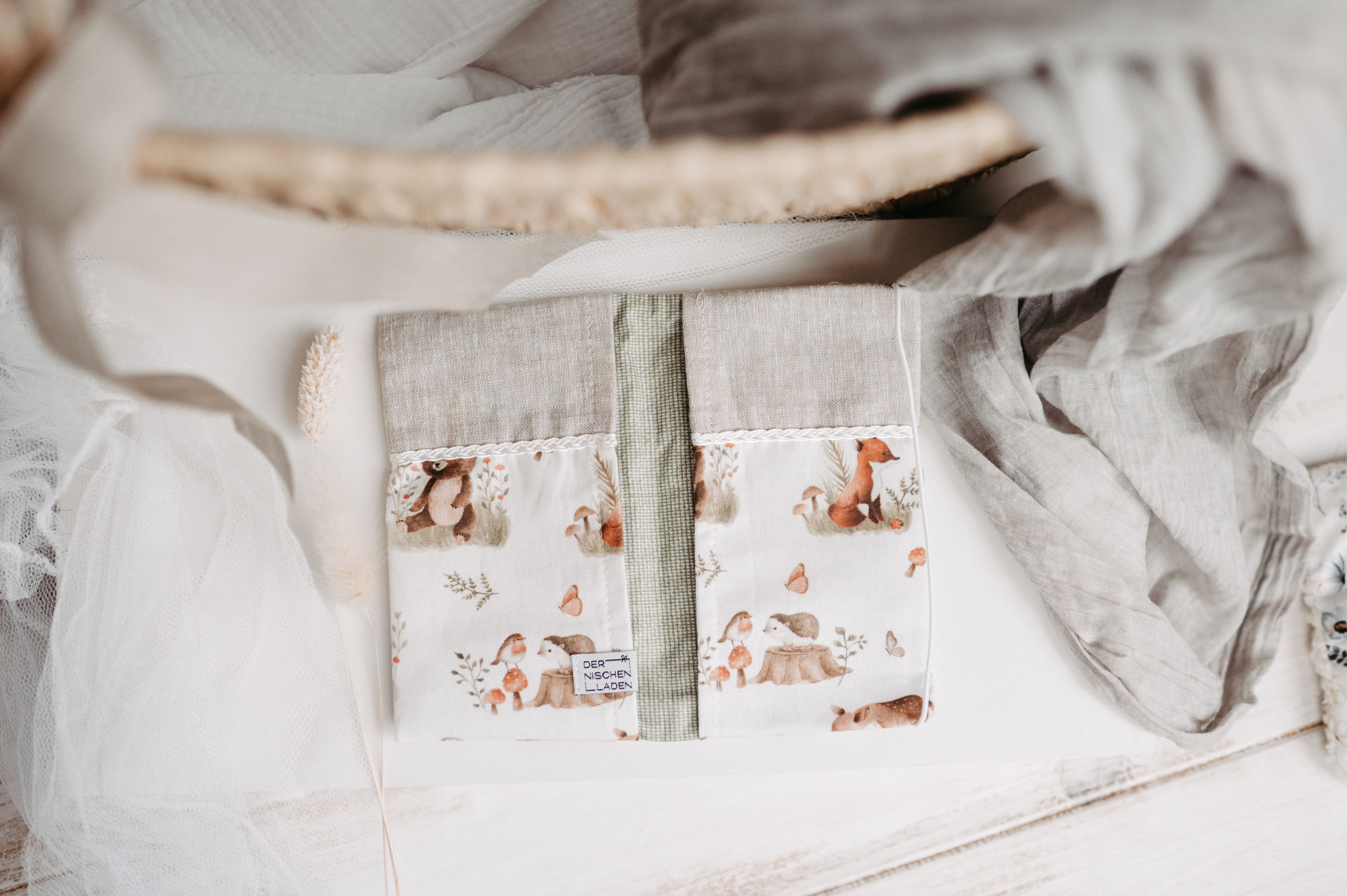 Mutter-Kind-Passhülle Waldtiere grün/natur Mutter-Kind-Passhülle Waldtiere grün/natur