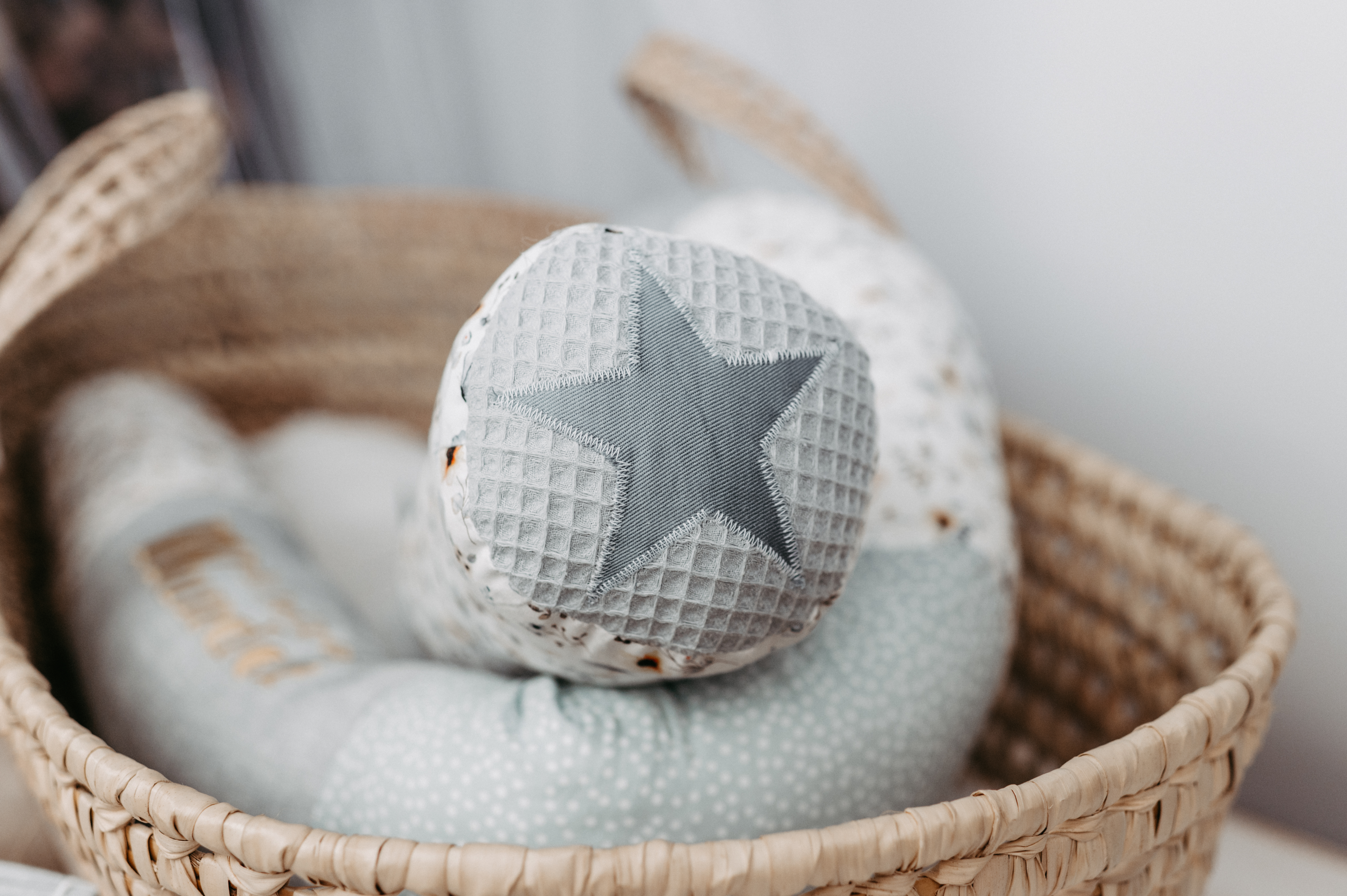 Bettschlange Blümchen eisblau/gelb Bettschlange Blümchen eisblau/gelb