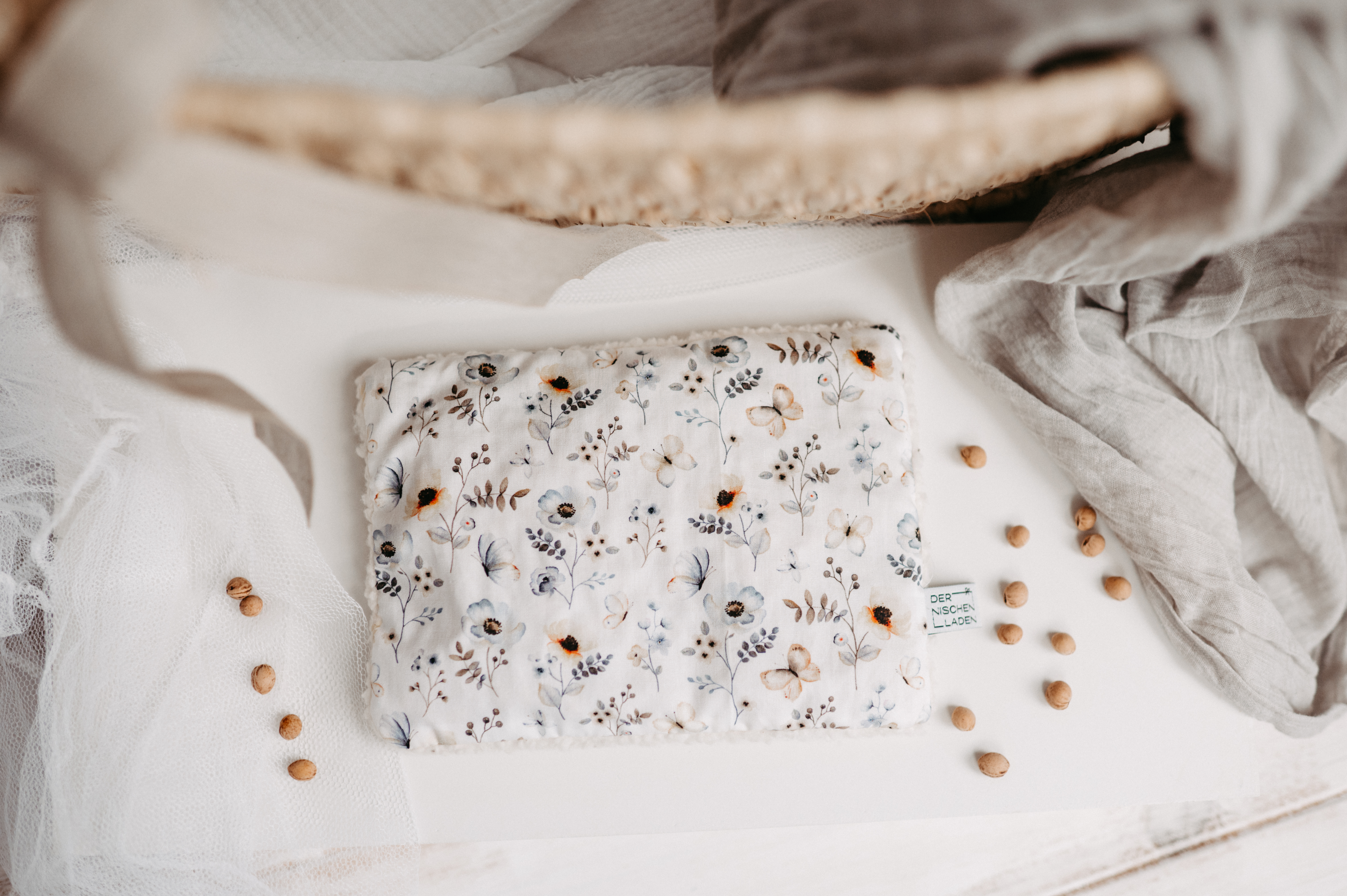 Kirschkernkissen Blümchen eisblau/gelb Kirschkernkissen Blümchen eisblau/gelb