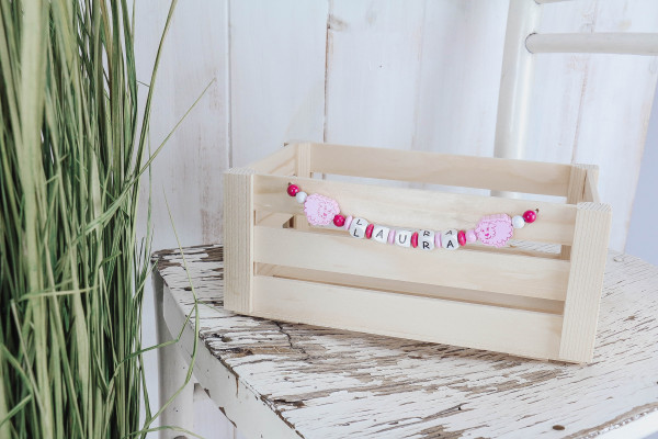 Osterkörbchen Holz mit rosa Namenskette